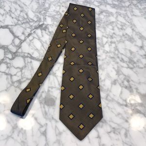 Hugo Boss Men’s Neck Tie. Navy and Gold